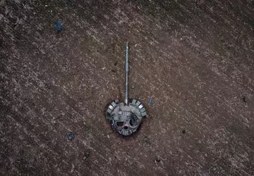 Diese Fotos eines havarierten Besatzerpanzers kursieren ...