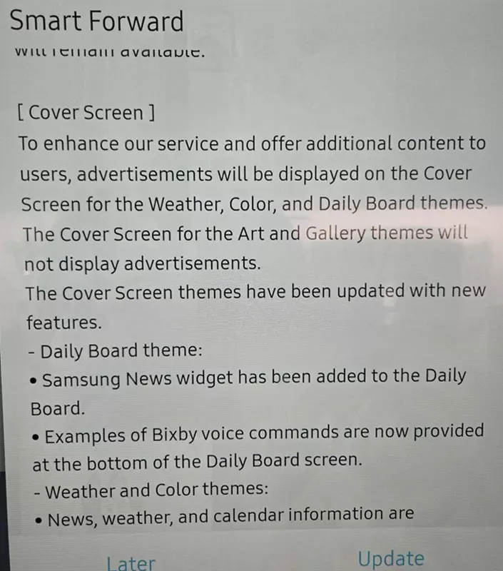Samsung Family Hub Kühlschrank mit Werbung auf dem Bildschirm