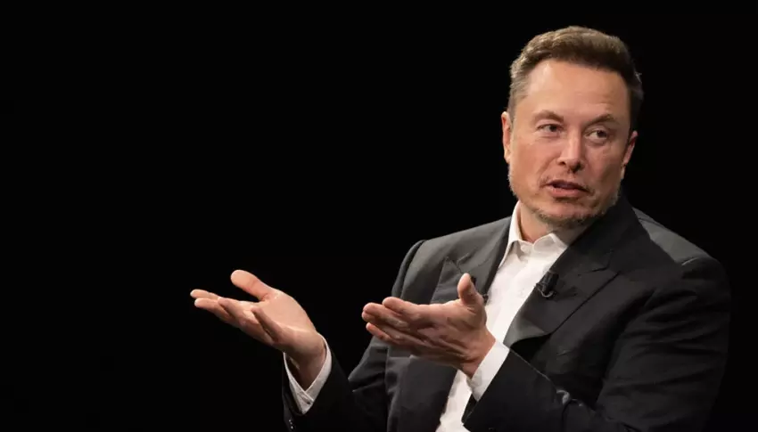 Elon Musk spricht auf der Weltkonferenz für künstliche Intelligenz in Shanghai