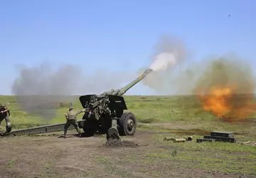 Ukrainische Streitkräfte zerstören sowjetische 152 mm ...