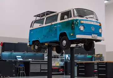 Volkswagen restauriert einen älteren T2, der ...