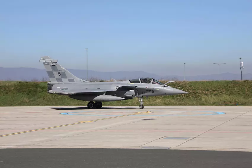 Frankreich übergibt 11. Rafale-Kampfflugzeug an Kroatien