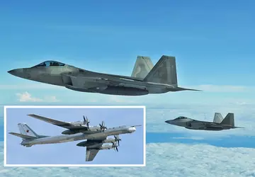 F-22-Kampfflugzeuge der fünften Generation fangen zwei ...