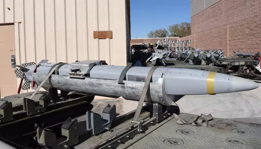 Das russisch besetzte Lugansk, 100 km von der Frontlinie entfernt, wurde von unbekannten Waffen unter Verwendung von US ADM-160B MALD-Täuschkörpern getroffen