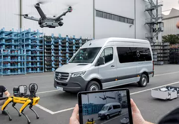 Ein Roboterdog und eine Drohne haben ...