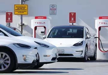 Tesla hat über Nacht 56 Mrd. ...