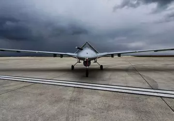 Aserbaidschan setzt Kampfdrohne Bayraktar TB2 für ...