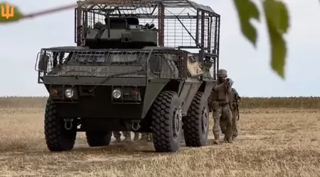 Die amerikanischen gepanzerten Mannschaftstransportwagen M1117, die der Ukraine bereits 2022 versprochen wurden, sind endlich bei den ukrainischen Soldaten angekommen.