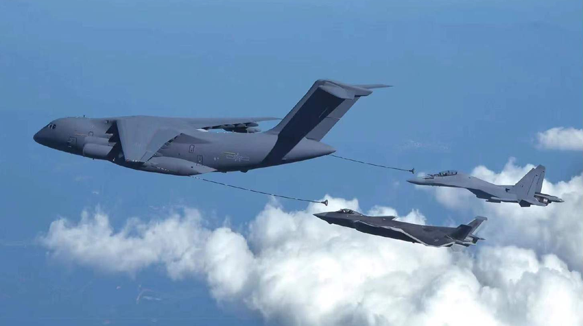 China zum ersten Mal zeigte, wie die Y-20U in der Luft Betankung J-20 und J-16 Kämpfer