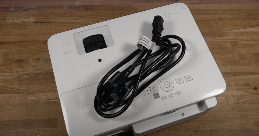 BenQ TK700STi kurzdistanz beamer test