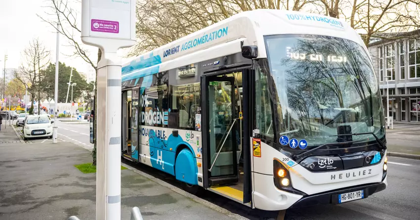 GX 337 H2 LINIUM Bus auf der Strecke in Lorient