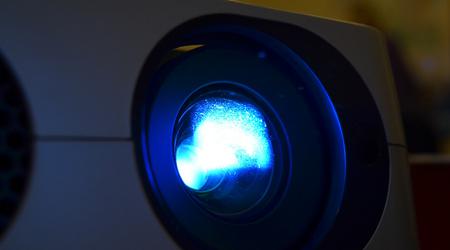 Reinigung von Videoprojektoren: Gehäuse, Objektiv und Filter reinigen