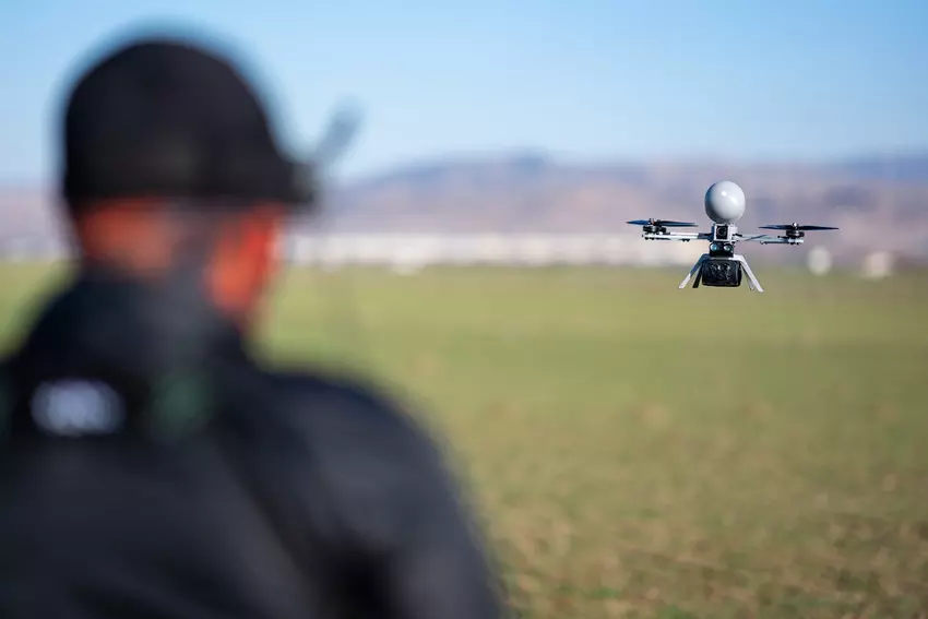 Die MERKÜT FPV-Drohne im Flug