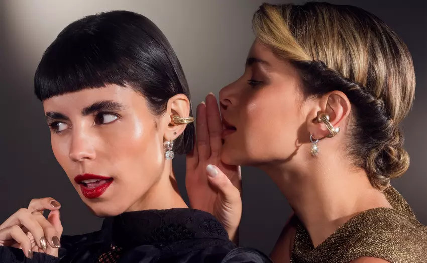 Motorola hat kabellose Moto Buds Loop-Kopfhörer mit Swarovski-Kristallen herausgebracht, die an elegante Ohrringe erinnern