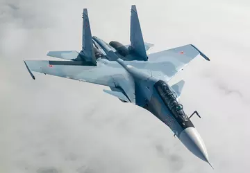 Ein russisches Su-30-Mehrzweckkampfflugzeug der Generation 4+ ...