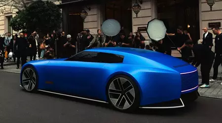 Man kann es ewig anschauen: Das luxuriöse Konzeptfahrzeug Jaguar Type 00 in Ultramarin hat die Pariser Modewoche geziert.
