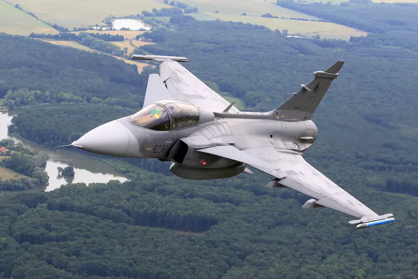 Die Ukraine ist dem Erhalt der schwedischen Saab JAS 39 Gripen-Kampfjets einen Schritt näher gekommen: Ukrainische Piloten haben ein Programm zur Einweisung in den Einsatz des Flugzeugs absolviert