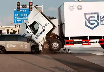 Chinesischer Hersteller kollidiert im Crashtest mit ...