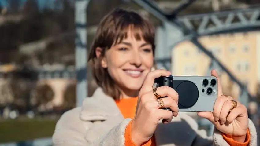 Leica präsentiert LUX Grip für iPhone mit mechanischen Knöpfen zum Fotografieren