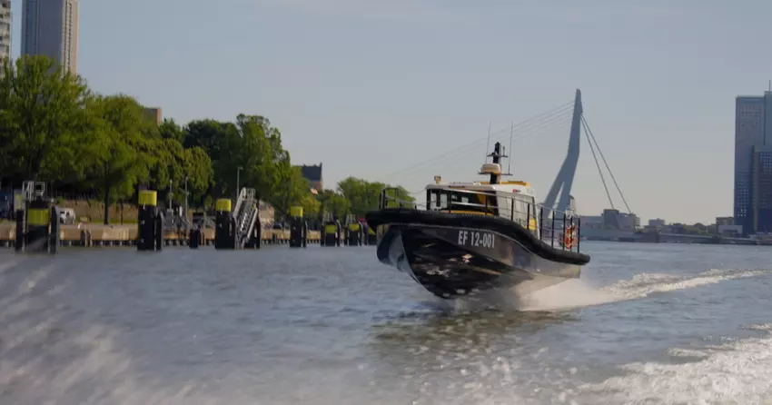 Der Hafen von Rotterdam hat ein elektrisches Hydrofoil-Schiff ins Leben gerufen