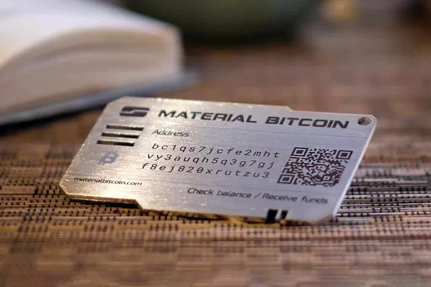 Diese Bitcoin Wallet ist so klein wie eine Kreditkarte, aber mit einer unzerbrechlichen Metallkonstruktion