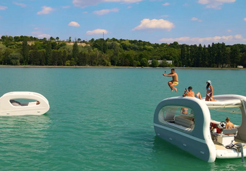 Der Portless Catamaran ist ein Katamaran ...