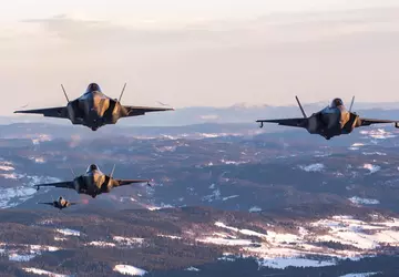 Norwegische F-35As fliegen, um russische IL-38 ...