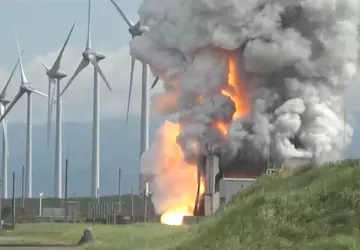 Das Triebwerk der neuen japanischen Epsilon-S-Rakete ...