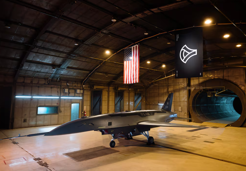 Amerikanisches Unternehmen Anduril beginnt mit der Erprobung des unbemannten Kampfflugzeugs YFQ-44A 
