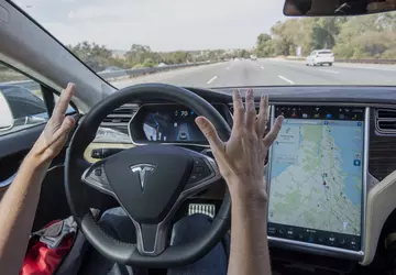 Tesla stoppt Vertrieb von Full Self-Driving ...