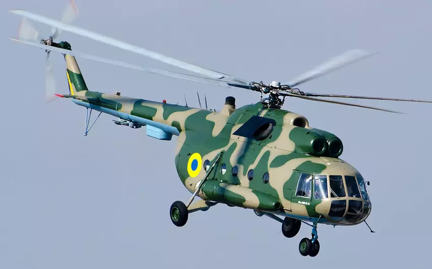 Der ukrainische Hubschrauber Mi-8MSB-V startet einen vollständigen Satz ungelenkter 80-mm-S-8-Raketen auf Ziele (Video)