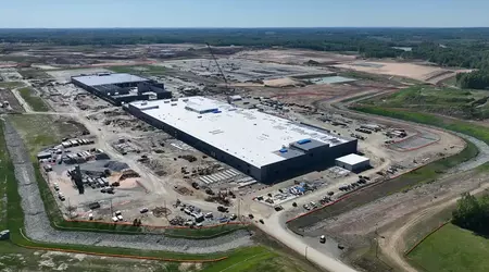 Toyota hat seine erste Batteriefabrik in Amerika gebaut, um Batterien für Elektrofahrzeuge zu produzieren 