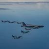 Die USA, die Republik Korea und Japan führten zum ersten Mal eine trilaterale Luftübung durch, an der B-52H Stratofortress, F-16 Fighting Falcon, F-15K Eagle und F-2 beteiligt waren.-3 Die USA, die Republik Korea und Japan führten zum ersten Mal eine trilaterale Luftübung durch, an der B-52H Stratofortress, F-16 Fighting Falcon, F-15K Eagle und F-2 beteiligt waren.-3