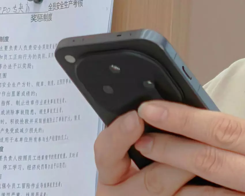 OPPO Find X8 erschien zuerst in einem Foto mit einem Körper wie das iPhone 15 und Pixel 9