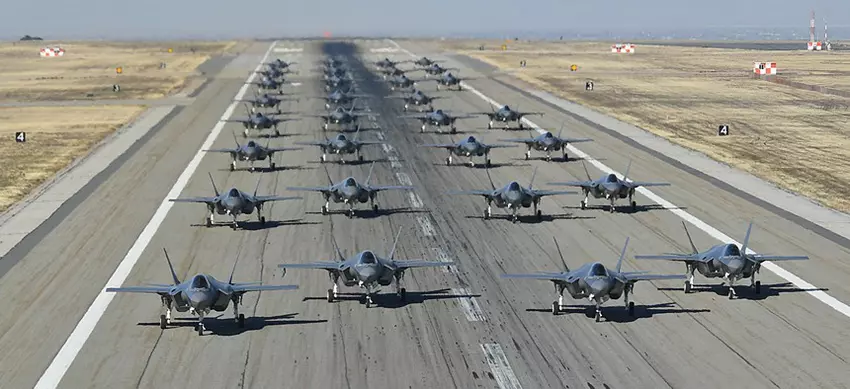 Lockheed Martin nimmt Flüge von F-35 Lighting II Kampfflugzeugen wieder auf - erste Maschine fliegt von Fort Worth aus