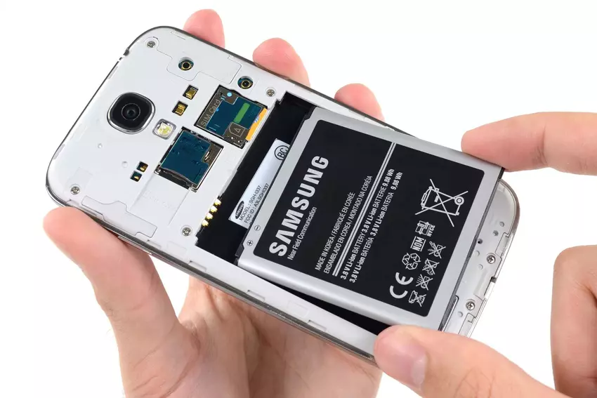 EU verpflichtet Hersteller, bis 2027 alle Smartphones mit Wechselakkus auszustatten