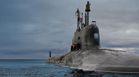 Die russische Marine wird atomgetriebene U-Boote der Yasen-M-Klasse mit Hyperschall-Marschflugkörpern des Typs Zirkon ausrüsten, die eine Startreichweite von bis zu 1.000 Kilometern und eine Höchstgeschwindigkeit von mehr als 11.000 km/h haben.
