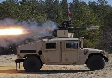 Ukrainische Streitkräfte zeigen erstmals amerikanische Panzerabwehrsysteme ...