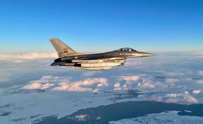 Portugiesische F-16-Kampfjets fangen ein russisches IL-76-Militärflugzeug vor der Küste Estlands ab