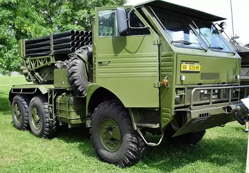 Ukrainische Streitkräfte setzen rumänische Mehrfachraketenwerfer APR-40 ...