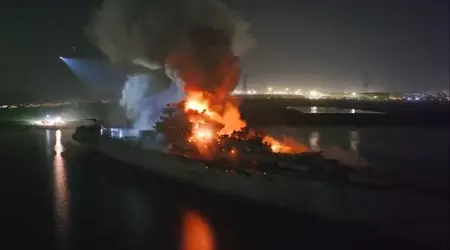 Ehemaliger sowjetischer Flugzeugträger "Minsk" fängt in China Feuer