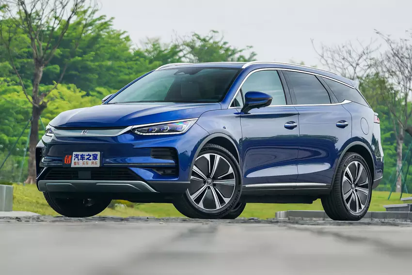 Chinesischer Autohersteller BYD übertrifft Tesla bei der Anzahl der verkauften Elektroautos in der ersten Hälfte des Jahres 2022