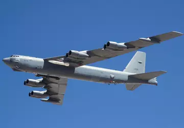 Die US-Luftwaffe bereitet den Atombomber B-52H ...