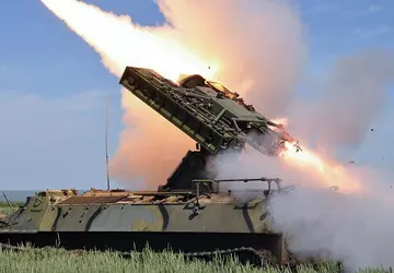 Ukrainische Streitkräfte zeigen, wie das Boden-Luft-Raketensystem ...