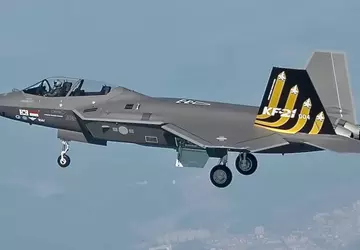 Südkorea testet erstmals KF-21-Jagdwaffen - Flugzeug ...