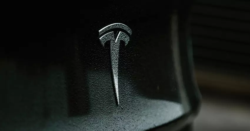 Tesla hat seinen schlechtesten Börsentag seit 2020 hinter sich: Die Aktien fallen um 15 Prozent