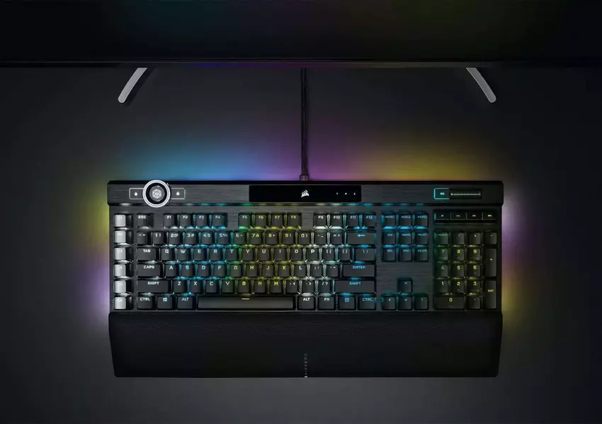 Die Corsair K100-Tastaturen verhalten sich sehr seltsam: Sie tippen und wiederholen den Text, den sie vor ein paar Tagen eingegeben haben
