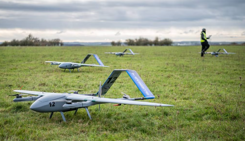 Von künstlicher Intelligenz gesteuerter Drohnenschwarm entdeckte und verfolgte mehrere Ziele an Land und in der Luft