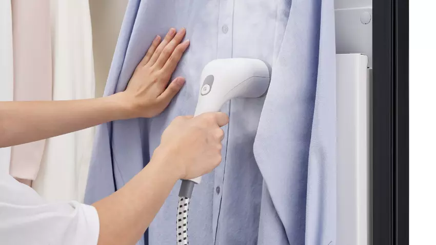 Steampunk ist unbesiegbar: LG ergänzt seine Styler-Dampfkabine um einen Hochdruck-Handdampfer