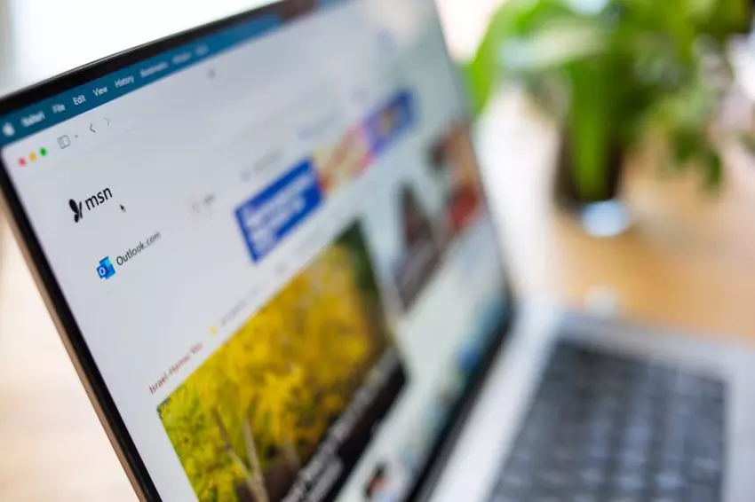 CNN wirft Microsoft vor, falsche Nachrichten auf dem MSN-Portal zu verbreiten, nachdem Redakteure durch künstliche Intelligenz ersetzt wurden